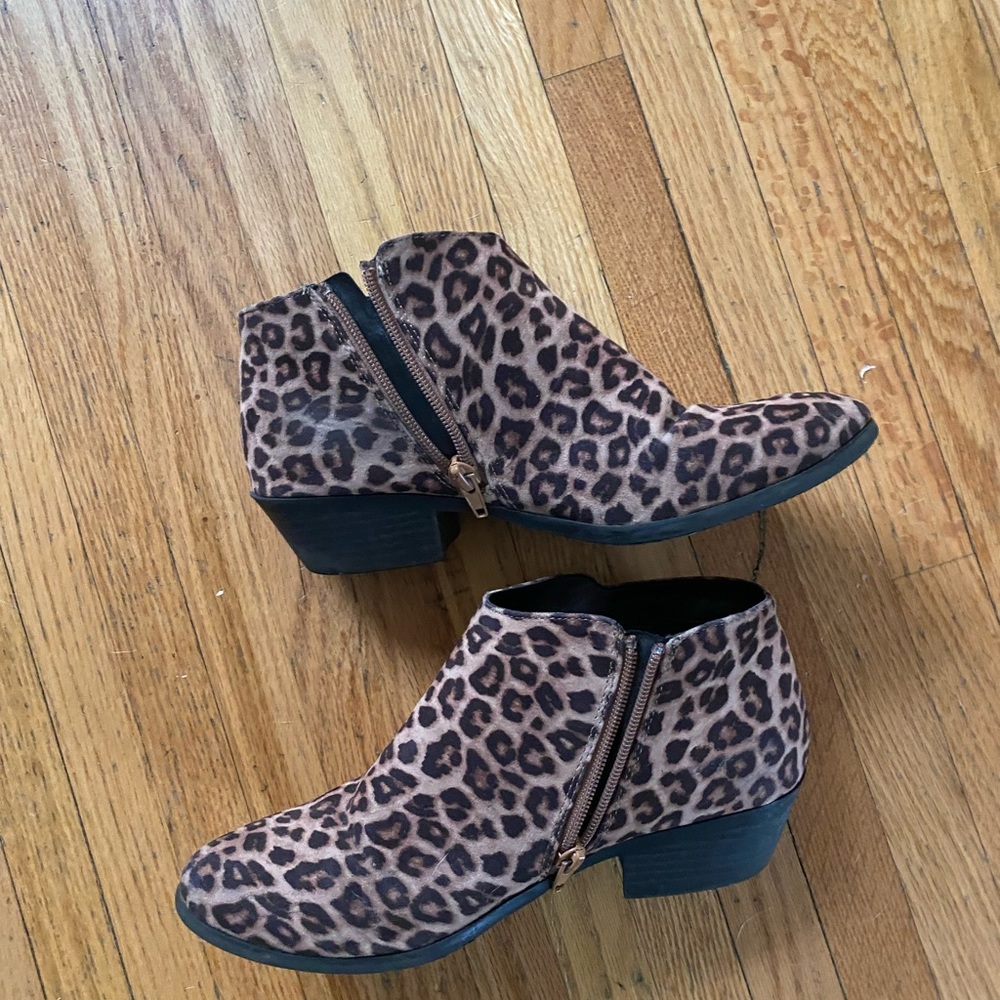 Size 7 cheetah ankle booties